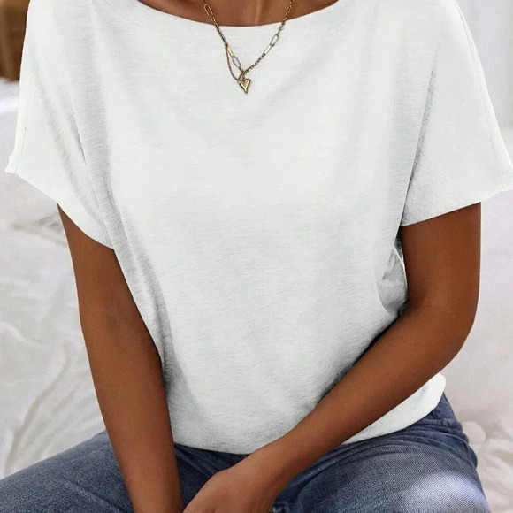 White Casual Women's Solid Color Asymmetric Neck Batwing Short Sleeve T-Shirt - Picture 3 of 6